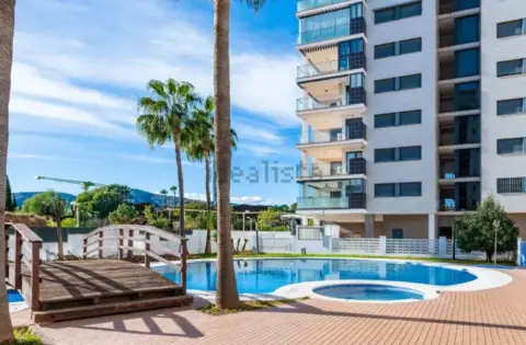 Ático en A 300M de La Playa de Les Amplàries y Mercadona
