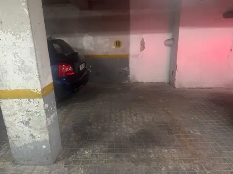 Garaje en Esquina Con calle Cartagena.