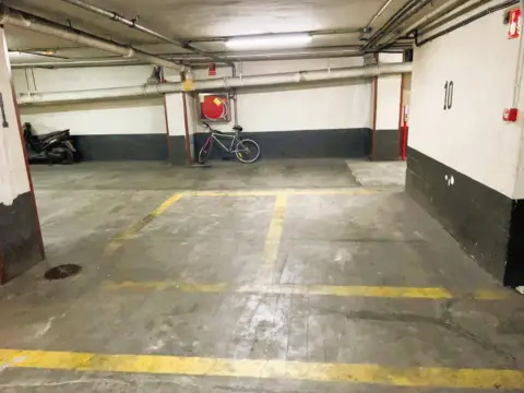 Garaje en Travessera, Junto A Muntaner y Diagonal.