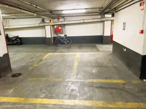Garaje en Travessera, Junto A Muntaner y Diagonal.