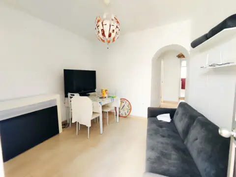 Casa adosada en Junto A La Gran Vía y A 3 Minutos del Ayuntamiento.