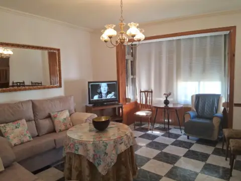 Apartamento en Cerca de Las Murallas y Paseo Antonio Machado