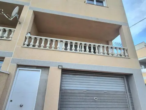 Casa adosada en Urbanizacion Bonanova