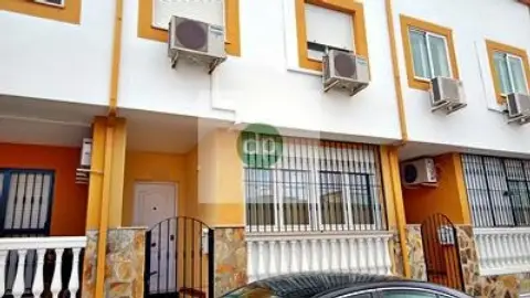 Casa adosada en En El Cerro de San Miguel, Ctra de La Corte