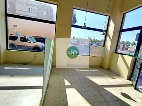 Local comercial en calle Don Benito Esquina Con Jesús Rincón Jiménez.