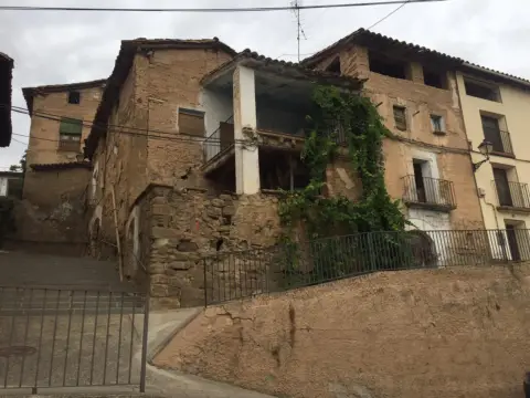 Casa adosada en Junto Al Ayuntamiento en Huerta de Vero