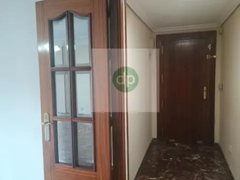 Piso en Junto A El Corte Inglés y Av. Villanueva.