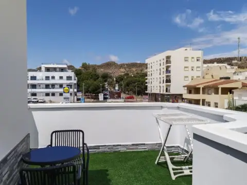 Apartamento en Vivienda en Esquina, Cerca de Todos los Servicios.