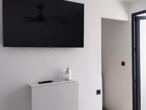 Apartamento en Vivienda en Esquina, Cerca de Todos los Servicios.