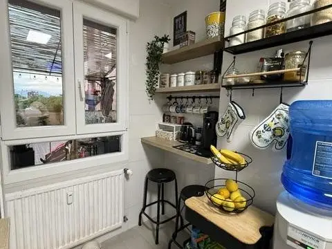 Apartamento en Piso Reformado , Actual y Moderno Con  Ascensor