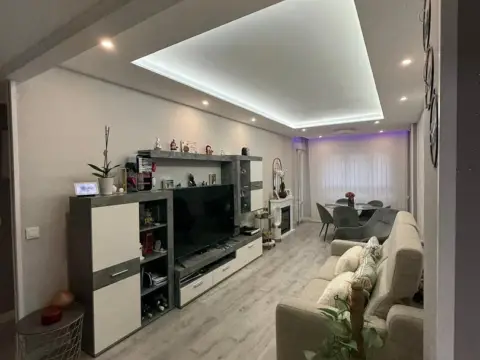 Apartamento en Piso Reformado , Actual y Moderno Con  Ascensor