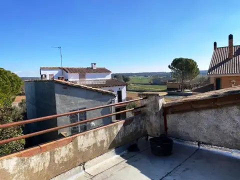 Casa en Situado en El Pueblo de  Barbuñales