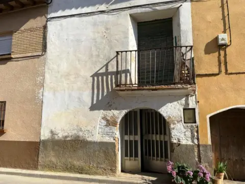 Casa en Situado en El Pueblo de  Barbuñales