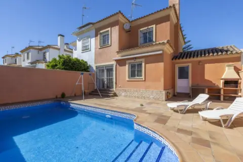 Casa pareada en calle >C. Jardines de Murillo, nº >