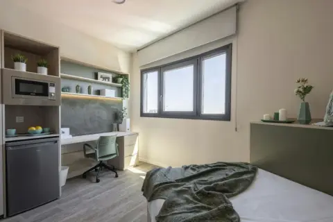 Habitación en Pineda-Pedro Salvador