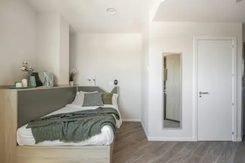 Habitación en Pineda-Pedro Salvador
