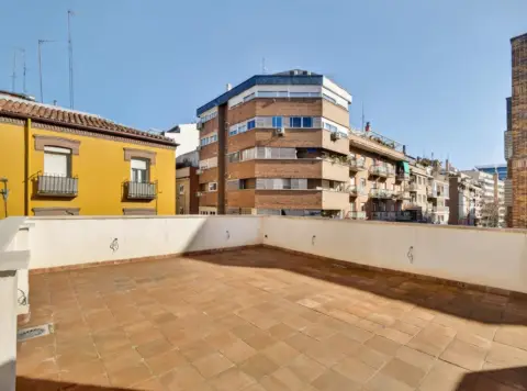 Casa adosada en calle >C. de Zabaleta, nº >