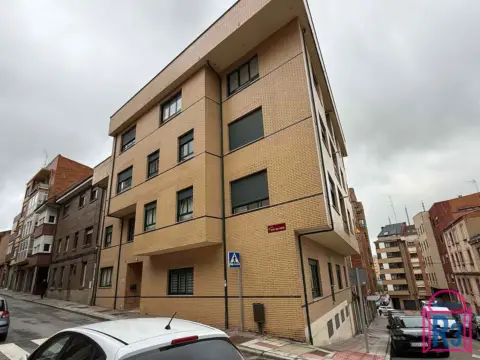 Apartamento en calle de Benito Arias Montano