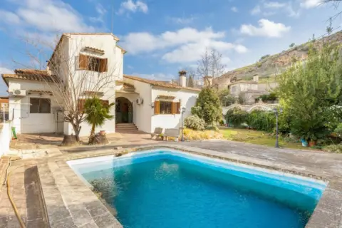 Casa unifamiliar en Avinguda de les Alcusses, 42