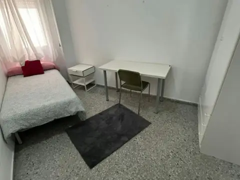 Habitación en La Buhaira-San Bernardo