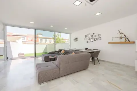 Casa unifamiliar en calle >C. Fernán Caballero, nº >