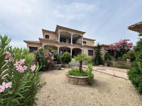 Casa unifamiliar en calle >C. Monasterio de San Andres del Arroyo, nº >