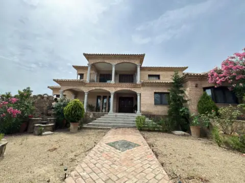 Casa unifamiliar en calle >C. Monasterio de San Andres del Arroyo, nº >