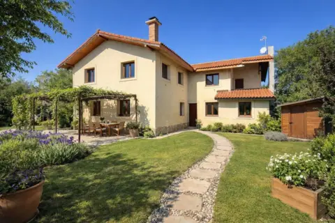 Casa en calle >calle Camino Viejo del Casar, nº >