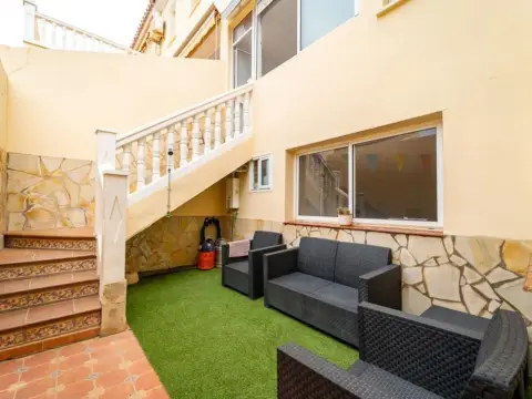Casa adosada en calle Coyunda, nº >