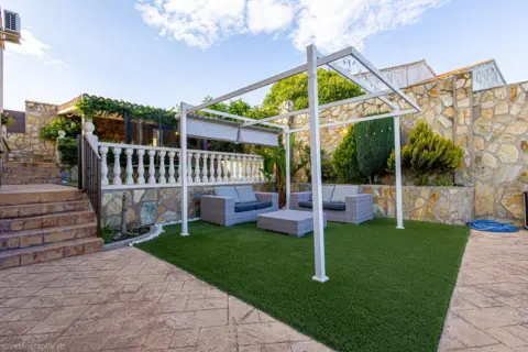 Casa unifamiliar en calle de los Valles, nº >
