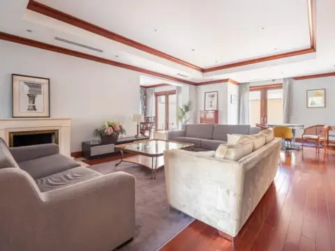 Casa adosada en calle >Av. de Fuentelarreina, nº >