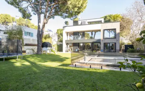 Casa unifamiliar en calle >C. Badajoz, nº >