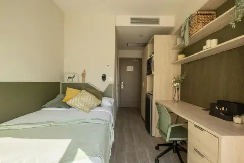 Habitación en Pineda-Pedro Salvador