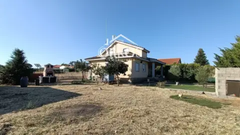 Chalet en Calvarrasa de Arriba