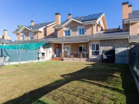 Casa unifamiliar en calle >C. Feroe, nº >