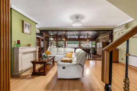 Casa adosada en calle >C. Fuente del Sol, nº >