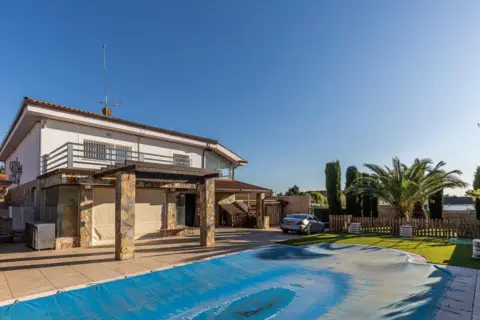 Casa unifamiliar en calle >C. del Camino del Pinar, nº >