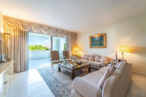 Departamento en venta con baja de precio en Puerto Banús