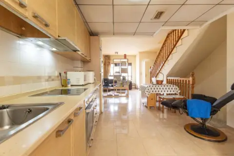 Casa adosada en calle >C. Italia, nº >