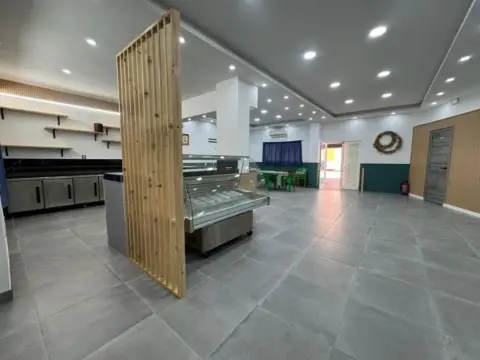 Local comercial en calle >Av. Trapiche, nº >