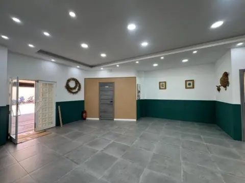 Local comercial en calle >Av. Trapiche, nº >