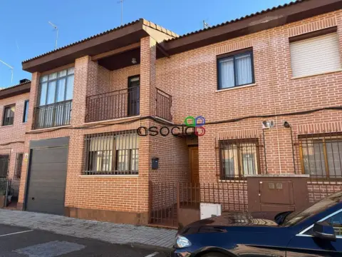 Casa adosada en Marchamalo