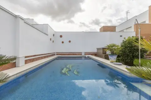 Casa adosada en calle >C. Diamantino García, nº >