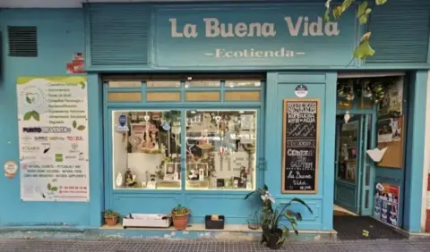 Local comercial en calle de Cervantes, nº >