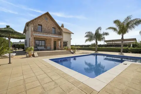 Casa unifamiliar en calle >Carretera Lora del Rio, nº >