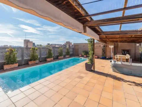 Ático en calle P.º del Hontanar, nº 1