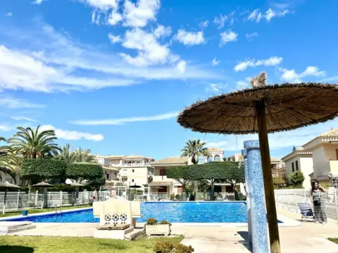 Casa adosada en Playa Flamenca-Las Piscinas