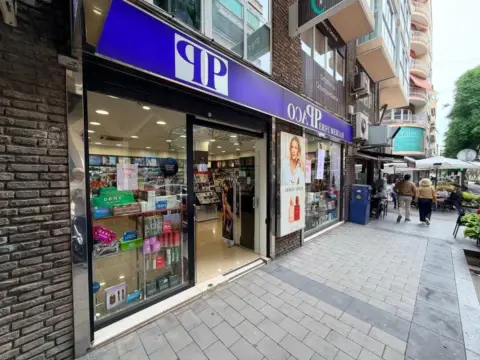 Local comercial en calle de Portugal, nº >