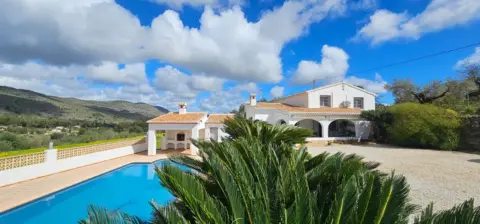 Rustic finca in Canor
