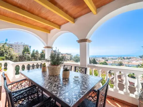 Casa unifamiliar en calle >C. Camelias, nº >